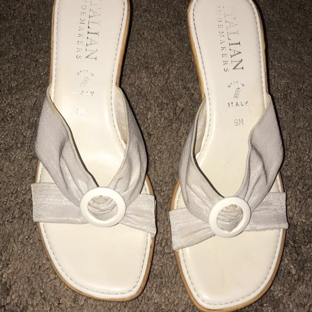 italiano white leather wedges!